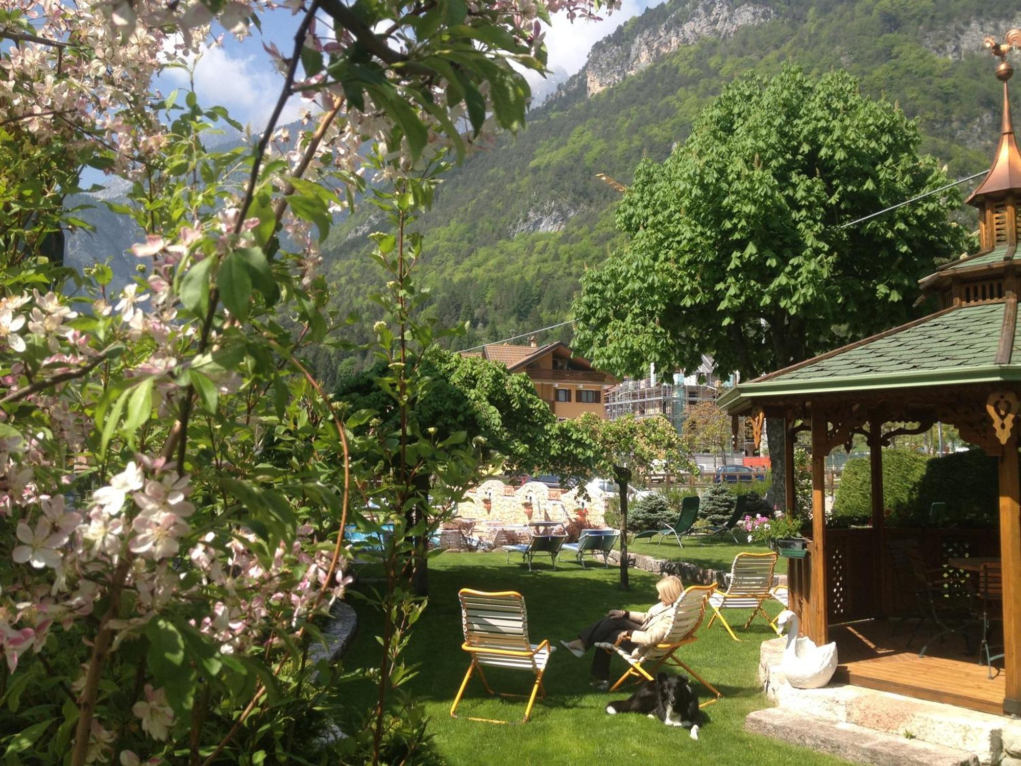 Hotel Alle Dolomiti Molveno Esterno foto