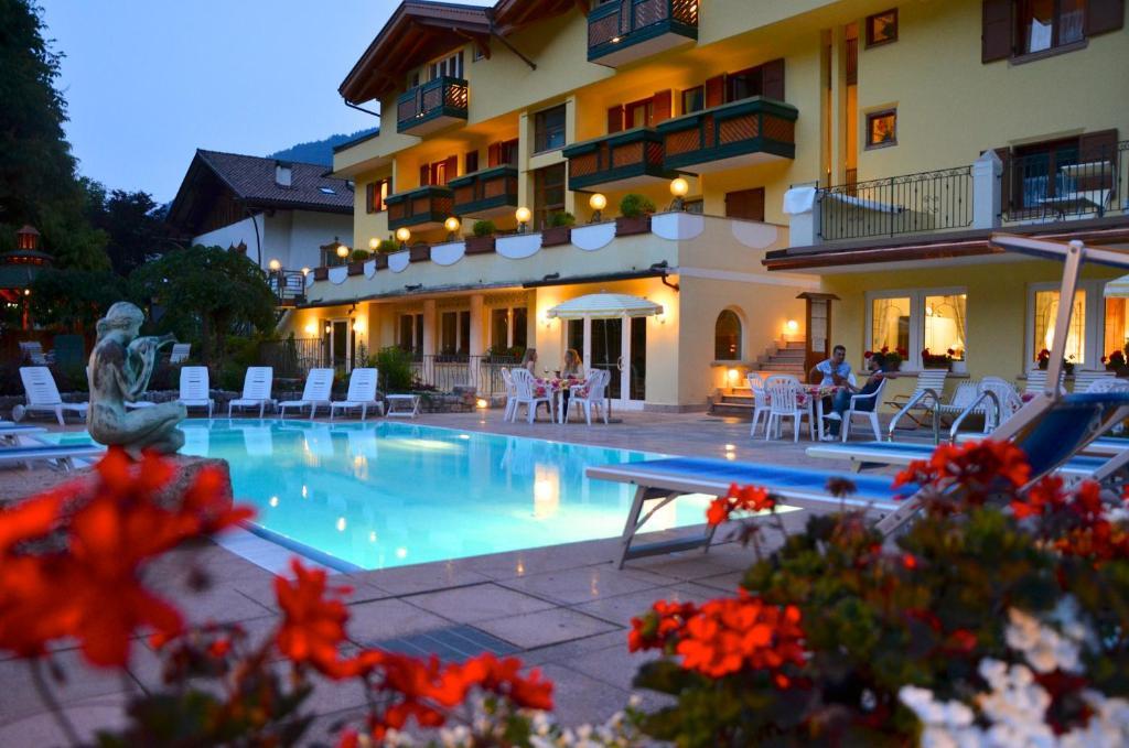 Hotel Alle Dolomiti Molveno Esterno foto